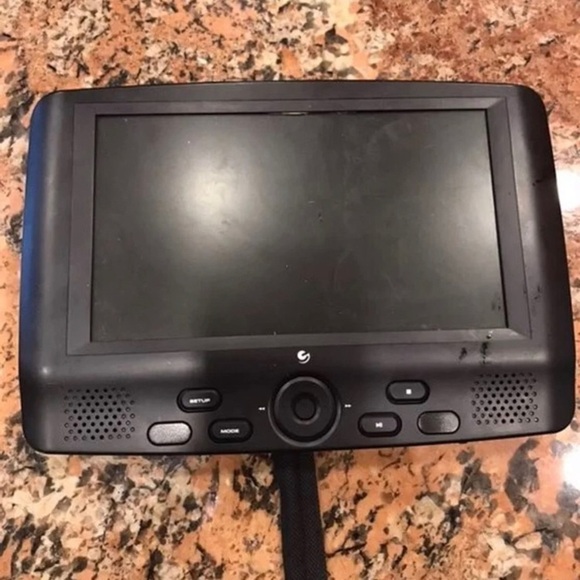 Ematic ED929D 9" Dual Screen Portable DVD Player with Dual DVD Preowned - Picture 4 of 6